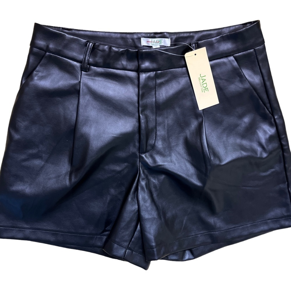 JADE NWT Faux Leather Pleated Pocket Shorts Size 8 in Black